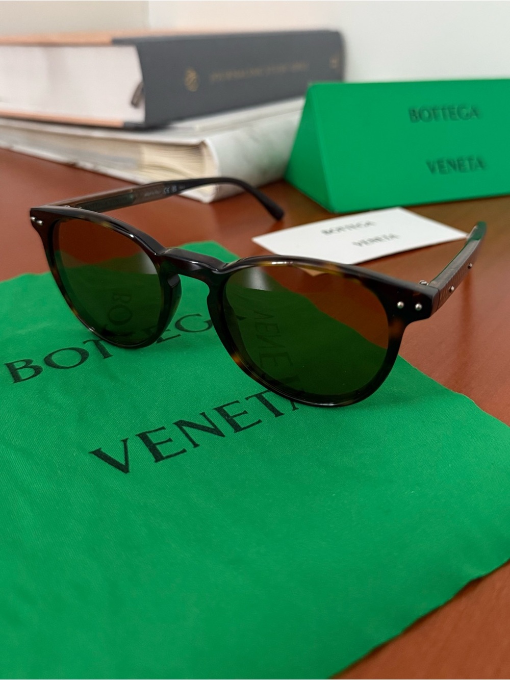 Bottega Veneta Black Frame Sunglasses💚